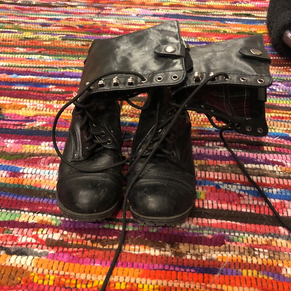 Combat boots